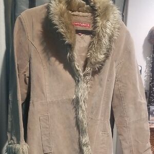 Women's Tan Jacket with Faux 100% Suade and Beautiful Fur Trim. On The Neck ends
